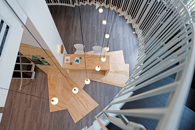 創(chuàng)意辦公室裝修設(shè)計(jì),廣州裝修設(shè)計(jì)公司,辦公室設(shè)計(jì)色彩方案,海博裝飾.jpg 創(chuàng)意辦公室裝修設(shè)計(jì),廣州裝修設(shè)計(jì)公司,辦公室設(shè)計(jì)色彩方案,海博裝飾.jpg